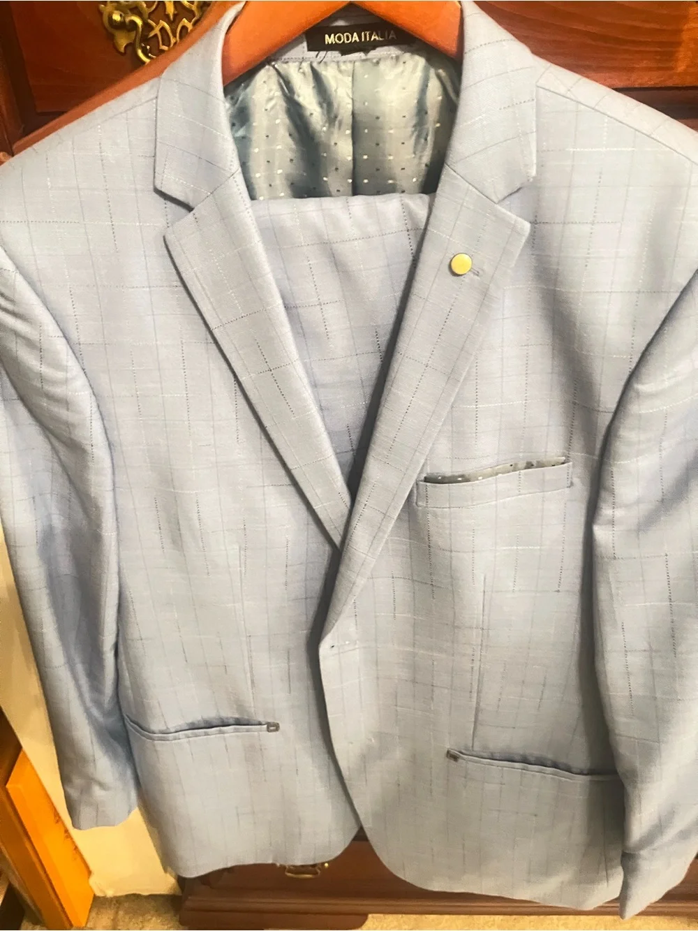Beautiful 42R Italian Light Blue Men's two piece suit.
